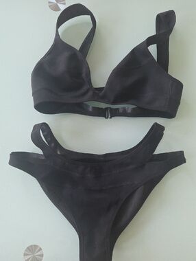 Kendall & Kylie Black Cutout Bikini Set Excellent Condition Never Used